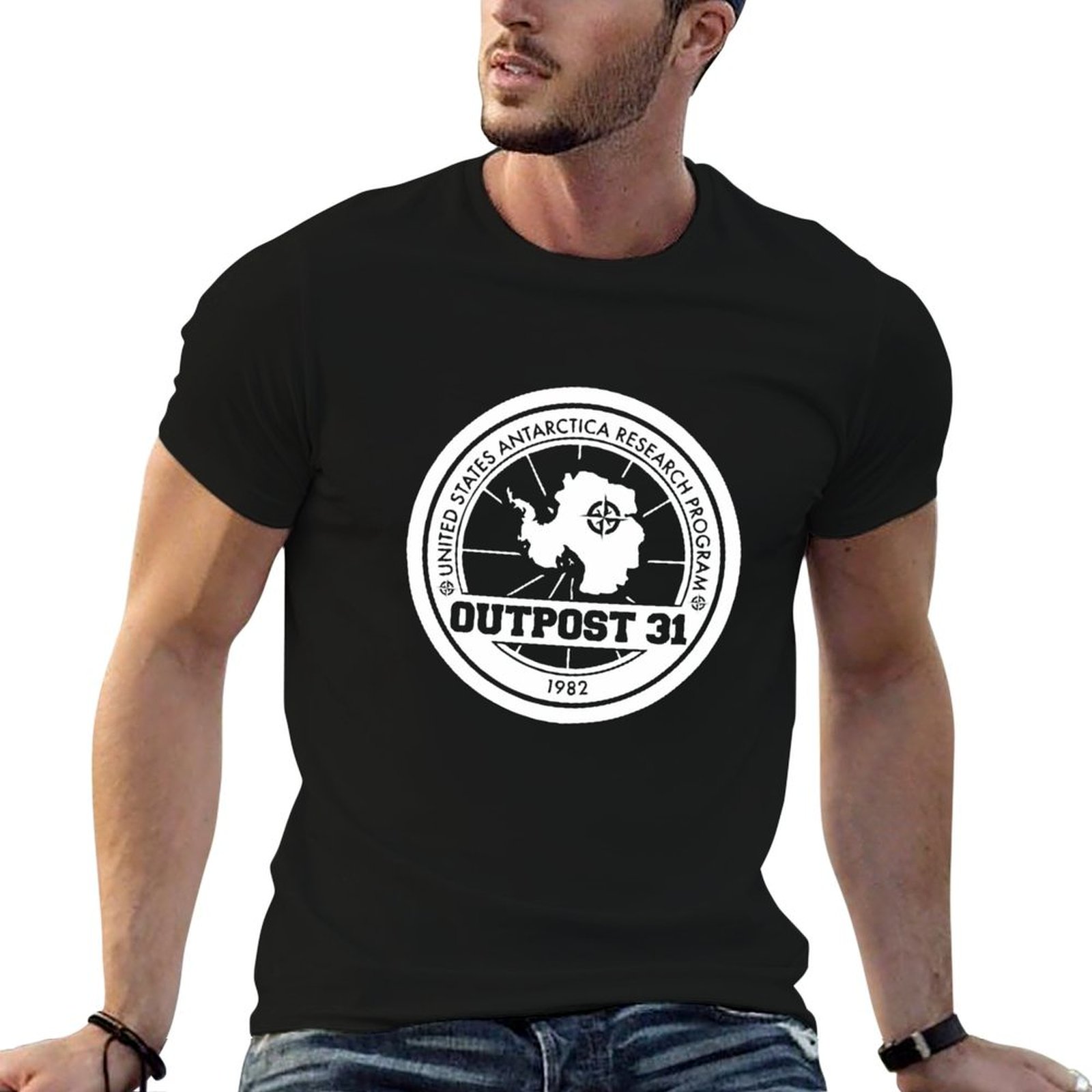 Anime Merchandise Logo - Outpost 31 ロゴ商品 Tシャツ男性用 Tシャツ Tシャツ男性用綿面白いアニメ