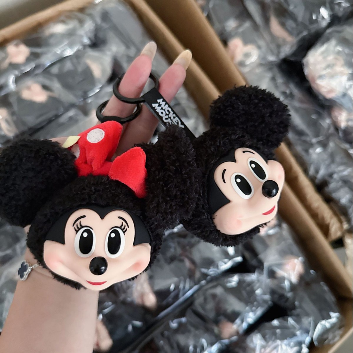 ミッキー ミニー ぬいぐるみ キーホルダー かわいいビニール - Anime Merchandise Keychain のレビューと価格