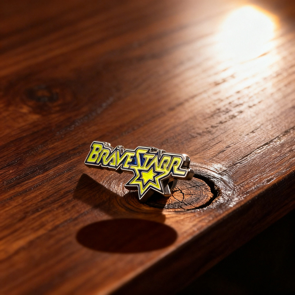 クラシックアニメ英語ロゴブローチ 宇宙探査をテーマにしたバッ - Anime Merchandise Logo のレビューと価格