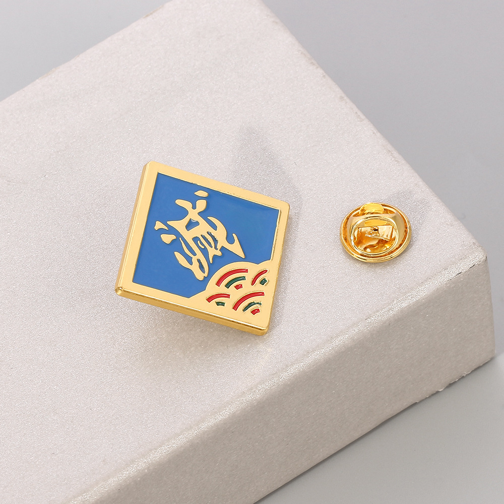 1 個アニメ商品ピンバッジかわいい漫画デザインメタルバッジ伊 - Anime Merchandise Logo のレビューと価格