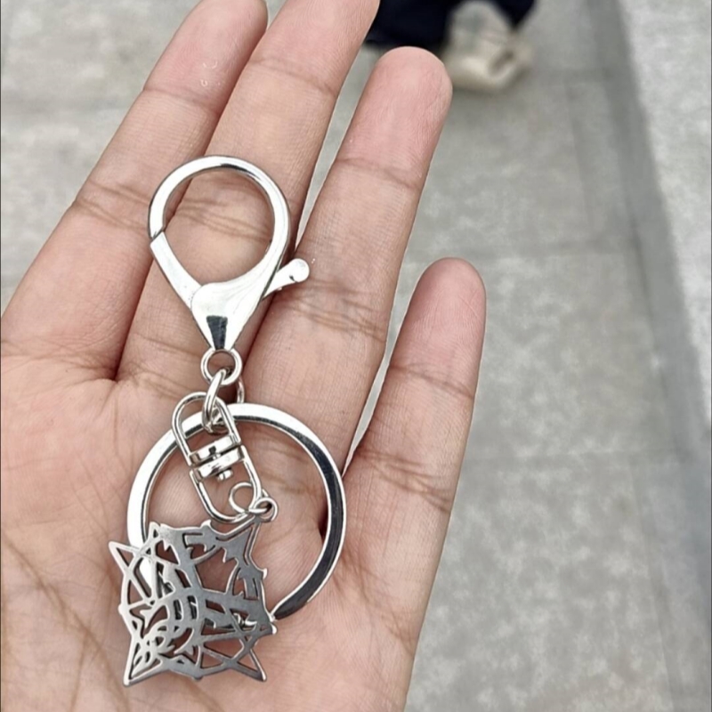 ロード・オブ・ザ・ミステリーズ フールズ・ホーリー・エンブレ - Anime Merchandise Keychain のレビューと価格